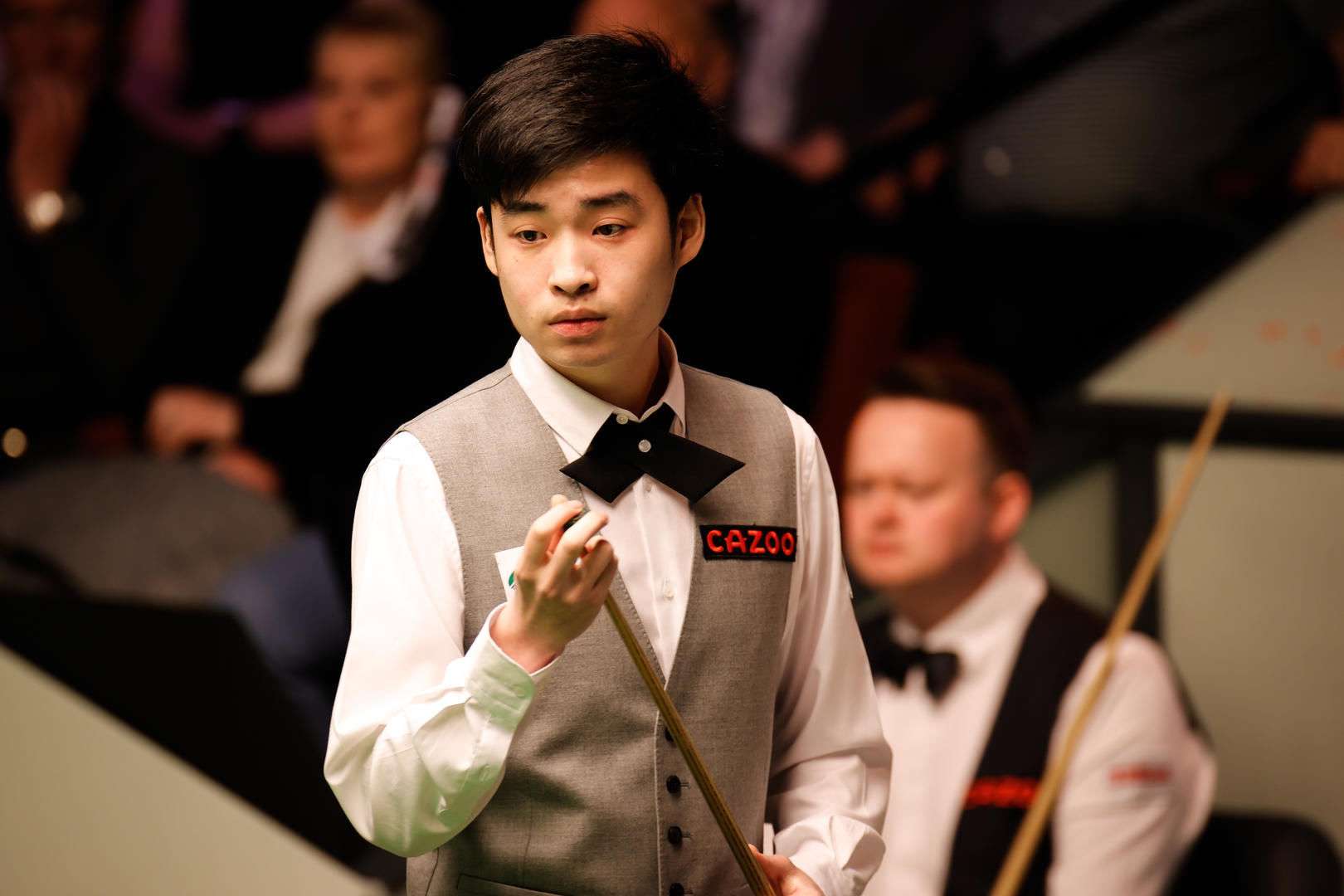 端更像是 端更像是